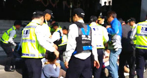서울 광화문 청사서 대학생 10여명 기습시위