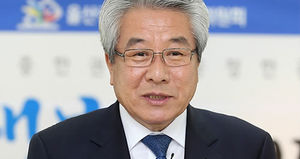 연임 성공한 김복만 울산시교육감 당선인