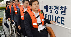 세월호 피해 가족 "싸움만 하는 여&middot;야 국민이 어떻게 믿나"