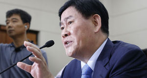 최경환 "모든 수단 동원해 경제회복&hellip;경기만 보면 추경해야"