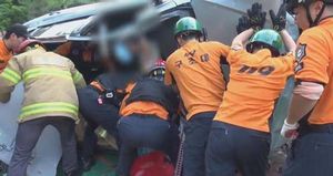 주차 차량 들이받고 놀이터로 돌진&hellip;6명 사상