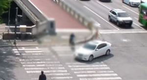 [영상] 우회전 차량만 골라 '쿵'&hellip;결정적 범행 순간