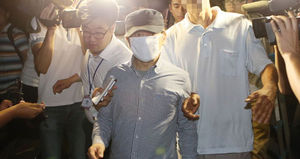 [현장 포토] 마스크로 꼭 가린 채&hellip;검찰청 나서는 양회정