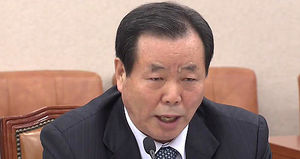 '철도비리' 조현룡 의원 검찰 출석