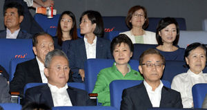 [현장 포토] 명량 보기위해 영화관 찾은 박 대통령