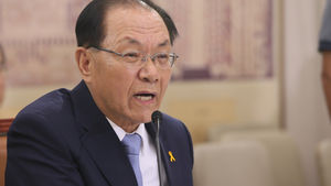 황우여 "전교조 미복직자 법에 따라 엄정 조치"