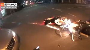[블랙박스] 갑자기 비보호 좌회전하는 오토바이와 '쾅'&hellip;신호위반?
