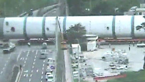신호등 뽑고, 야산 깎아&hellip;초대형 구조물에 '진땀'