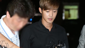 가수 김현중, 여자친구 폭행 혐의 일부 인정