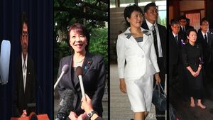 日 신문 "새 아베 내각은 韓&middot;中과 관계개선 서두르라"