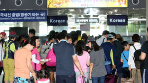 제주공항&middot;제주항 터미널 귀경객&middot;관광객 북적