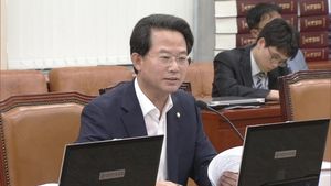 [취재파일] 손주에게 교육비 1억 원을 줄 수 있는 할아버지는 누구인가?