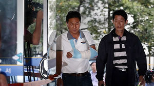 경찰 출석 세월호 유가족&hellip;어두운 표정에 거듭 사과