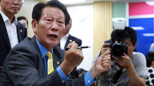 [속보] 시장에 계란 투척 김성일 창원시의원 구속
