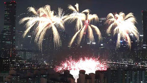 여의도 세계불꽃축제에 요트&middot;보트 200척 몰렸다