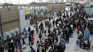 [핫포토] 돌아가는 '요우커'&hellip;인천공항 북적