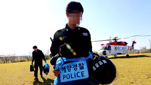 [핫포토] 중국어선 단속 장비들고 복귀하는 특공대원