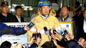 [현장 포토] 판교 환풍구 사고 현장 소방관 브리핑