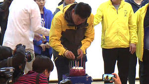 18번째 생일에 돌아온 딸&hellip;목멘 생일파티
