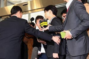 [현장 포토] '故 신해철 장협착 수술' 병원장 경찰 출석