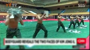 [생생영상] 北 김정일 경호원 훈련 영상 공개&hellip;'손에 도끼 내려쳐'