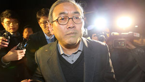 만기출소 '왕차관', 자원외교 논란엔 "재판 중이라&hellip;"
