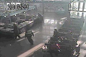 [현장 포토] 대낮 청량리역서 흉기난동&hellip;CCTV 포착