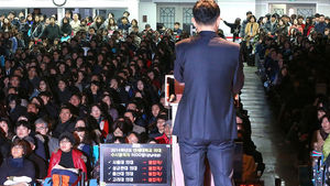 첫 고비 넘긴 수험생들, 쉴 틈도 없이 입시설명회로