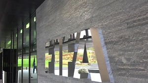 FIFA, 빌 클린턴 측근 고용해 부패 수사 대응