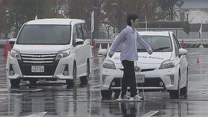 스스로 사고 피하는 차&hellip;첨단 안전기술 경쟁