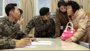 [핫포토] 35사단 장병들 시골 주민에 봉사활동