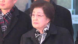 이희호 여사 광주서 北에 전달할 방한용품 전해받아