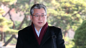[속보] '정윤회 국정개입 문건' 조응천 전 비서관 검찰 출석