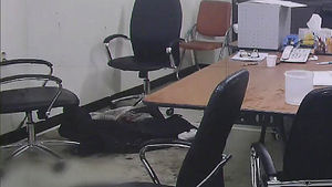 검찰청사서 전직 교수가 황산 난동&hellip;6명 부상