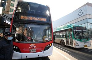 첫 시범운행 2층 버스&hellip;안전문제 이상 없나