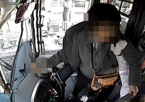 [현장 포토] 버스기사 목 찌른 女 승객&hellip;CCTV 포착