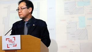[핫포토] 롯데월드 수족관 안전점검 결과 발표하는 김찬오 교수
