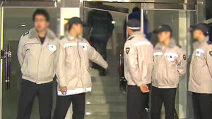 '토막 살인' 유력 용의자 경찰 압송&hellip;진술 거부