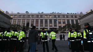 해산심판 날 진보&middot;보수 '기자회견장' 된 헌재 주변
