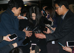[현장 포토] 구속된 조현아, 고개 떨군 채&hellip;