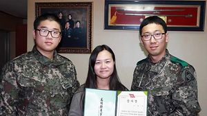 "군인이셨던 아버지 생각에"&hellip;사병 분실물 찾아준 여교사