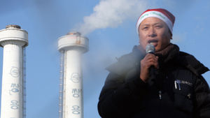 쌍용차 "굴뚝 농성자 2명 하루 100만 원씩 내라"