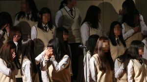 '세월호 아픔' 단원고 졸업식&hellip;생존학생도 졸업생도 울었다