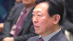 입 뗀 신동빈 회장 "해임건, 아버지 일이라 잘 몰라"
