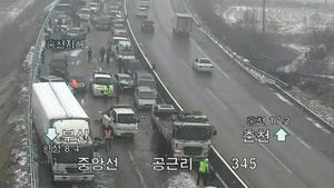 횡성 중앙고속도로 43중 추돌&hellip;23명 부상