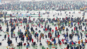 겨울 축제장 '외국인만 우대'&hellip;입장료 차이 논란