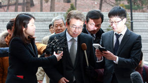 정윤회 "사실대로 증언"&hellip;산케이 재판 증인 출석