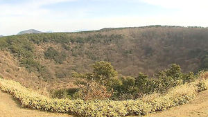 "산굼부리, 화산 폭발 없는 함몰형 분화구"