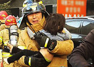 세상에 단둘인 어린 모자 갈라놓은 의정부 화마