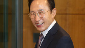 문희상 "MB 변명과 자화자찬, 귀를 의심케 해"